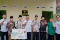 Penyerahan secara simbolis Rumah Layak Huni oleh Wali Kota Pangkalpinang, Prof Saparudin, pada Rabu (14/1/2026).
