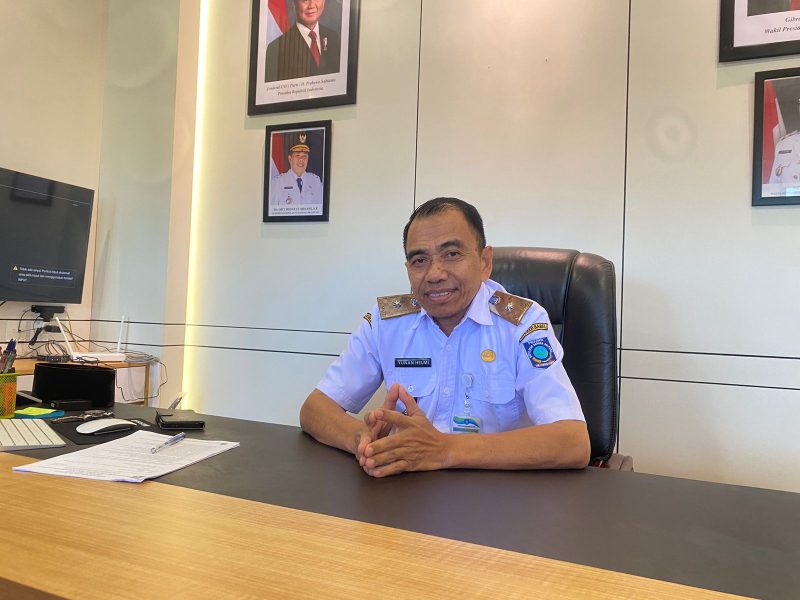 Kepala Bakuda Babel, Yunan Helmi