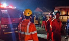 Tim SAR Evakuasi Warga Terdampak Kebakaran di Dusun Serdang Jelutung II Bangka Selatan